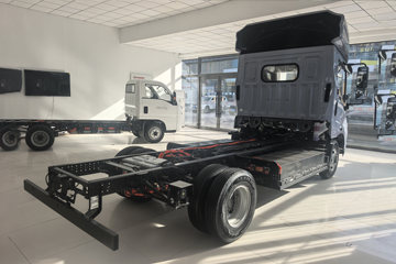 ���ǵ�T5 �Ƹ��� 4.15�׵��Ŵ��綯��ʽ�Ῠ ����151kWhͼƬ