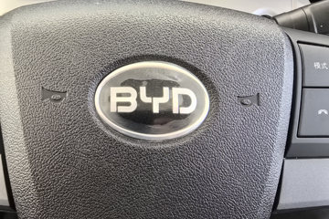 ���ǵ�T5 �Ƹ��� 4.15�׵��Ŵ��綯��ʽ�Ῠ ����151kWhͼƬ