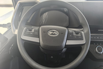 ���ǵ�T5 �Ƹ��� 4.15�׵��Ŵ��綯��ʽ�Ῠ ����151kWhͼƬ