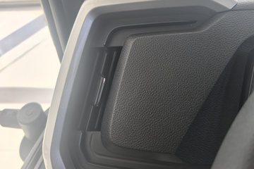 ���ǵ�T5 �Ƹ��� 4.15�׵��Ŵ��綯��ʽ�Ῠ ����151kWhͼƬ