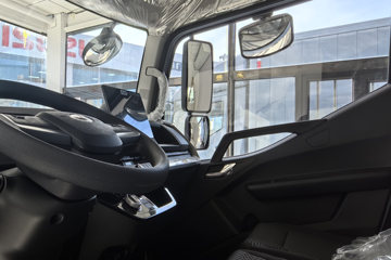 ���ǵ�T5 �Ƹ��� 4.15�׵��Ŵ��綯��ʽ�Ῠ ����151kWhͼƬ