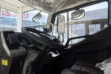 ���ǵ�T5 �Ƹ��� 4.15�׵��Ŵ��綯��ʽ�Ῠ ����151kWhͼƬ