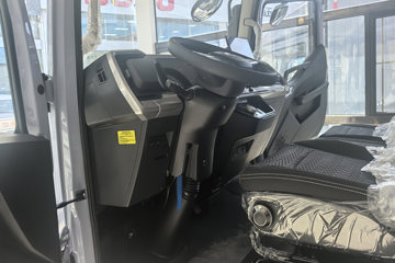 ���ǵ�T5 �Ƹ��� 4.15�׵��Ŵ��綯��ʽ�Ῠ ����151kWhͼƬ