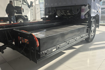 ���ǵ�T5 �Ƹ��� 4.15�׵��Ŵ��綯��ʽ�Ῠ ����151kWhͼƬ