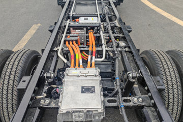 ���ǵ�T4 �Ƽ��� 3.815�׵��Ŵ��綯��դʽ�Ῠ ����62.4kWhͼƬ