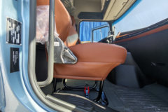 欧曼银河3 7L柴油 330马力 4X2 法士特8档 6.2米仓栅式载货车