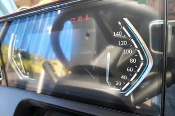 ŷ������3 7L���� 330���� 4X2 ��ʿ��8�� 6.2�ײ�դʽ�ػ���ͼƬ