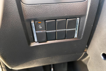ŷ������3 7L���� 330���� 4X2 ��ʿ��8�� 6.2�ײ�դʽ�ػ���ͼƬ
