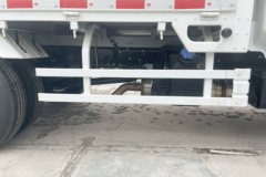 庆铃五十铃100P 2025悦享版 2.5L柴油 131马力 五十铃5档 3.245米双排栏板轻卡