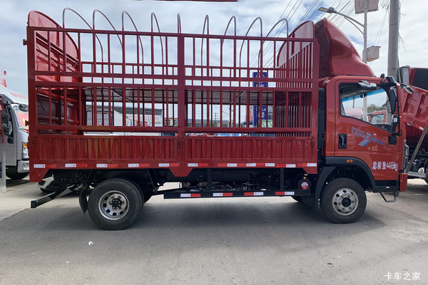 �������ж���������ͳ˧�ػ������۴���ͣ�����0.5��