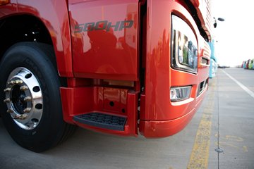 �ൺ���JH6 ������ 12.5L���� 580���� 6X4 һ�����12�� ǣ����ͼƬ