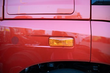 �ൺ���JH6 ������ 12.5L���� 580���� 6X4 һ�����12�� ǣ����ͼƬ