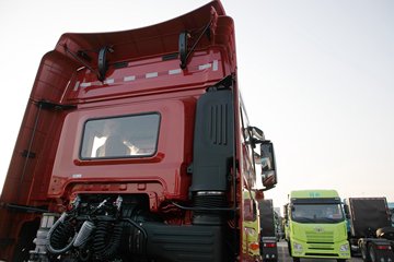 �ൺ���JH6 ������ 12.5L���� 580���� 6X4 һ�����12�� ǣ����ͼƬ