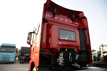 �ൺ���JH6 ������ 12.5L���� 580���� 6X4 һ�����12�� ǣ����ͼƬ