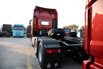 �ൺ���JH6 ������ 12.5L���� 580���� 6X4 һ�����12�� ǣ����ͼƬ