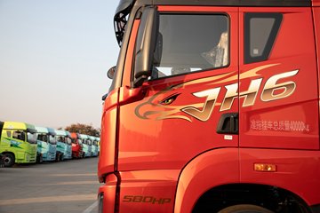 �ൺ���JH6 ������ 12.5L���� 580���� 6X4 һ�����12�� ǣ����ͼƬ