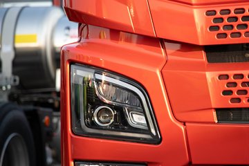 �ൺ���JH6 ������ 12.5L���� 580���� 6X4 һ�����12�� ǣ����ͼƬ