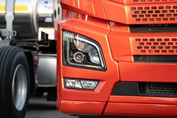 �ൺ���JH6 ������ 12.5L���� 580���� 6X4 һ�����12�� ǣ����ͼƬ