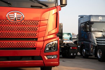 �ൺ���JH6 ������ 12.5L���� 580���� 6X4 һ�����12�� ǣ����ͼƬ