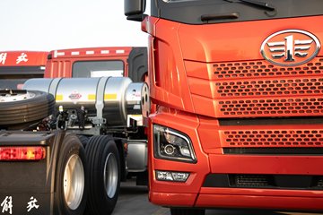 �ൺ���JH6 ������ 12.5L���� 580���� 6X4 һ�����12�� ǣ����ͼƬ