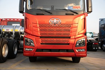 �ൺ���JH6 ������ 12.5L���� 580���� 6X4 һ�����12�� ǣ����ͼƬ