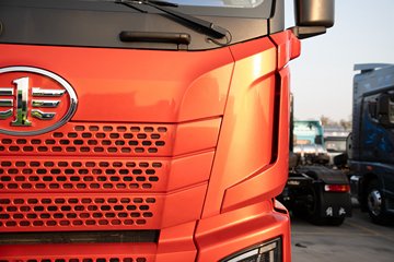 �ൺ���JH6 ������ 12.5L���� 580���� 6X4 һ�����12�� ǣ����ͼƬ