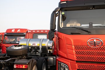 �ൺ���JH6 ������ 12.5L���� 580���� 6X4 һ�����12�� ǣ����ͼƬ