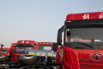 �ൺ���JH6 ������ 12.5L���� 580���� 6X4 һ�����12�� ǣ����ͼƬ