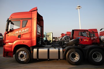 �ൺ���JH6 ������ 12.5L���� 580���� 6X4 һ�����12�� ǣ����ͼƬ