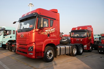 �ൺ���JH6 ������ 12.5L���� 580���� 6X4 һ�����12�� ǣ����ͼƬ