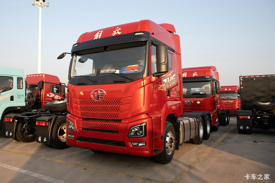 �ൺ���JH6 ������ 12.5L���� 580���� 6X4 һ�����12�� ǣ����