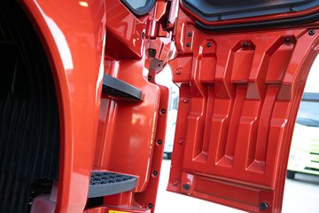 �ൺ���JH6 ������ 12.5L���� 580���� 6X4 һ�����12�� ǣ����ͼƬ