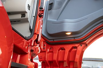 �ൺ���JH6 ������ 12.5L���� 580���� 6X4 һ�����12�� ǣ����ͼƬ