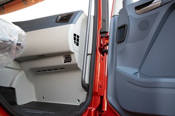 �ൺ���JH6 ������ 12.5L���� 580���� 6X4 һ�����12�� ǣ����ͼƬ