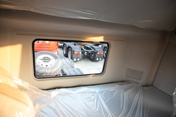 �ൺ���JH6 ������ 12.5L���� 580���� 6X4 һ�����12�� ǣ����ͼƬ