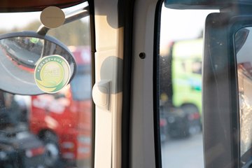 �ൺ���JH6 ������ 12.5L���� 580���� 6X4 һ�����12�� ǣ����ͼƬ