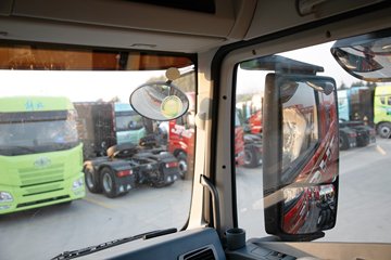 �ൺ���JH6 ������ 12.5L���� 580���� 6X4 һ�����12�� ǣ����ͼƬ