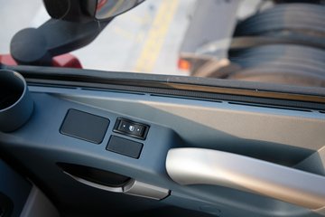 �ൺ���JH6 ������ 12.5L���� 580���� 6X4 һ�����12�� ǣ����ͼƬ