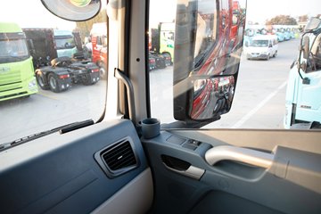 �ൺ���JH6 ������ 12.5L���� 580���� 6X4 һ�����12�� ǣ����ͼƬ