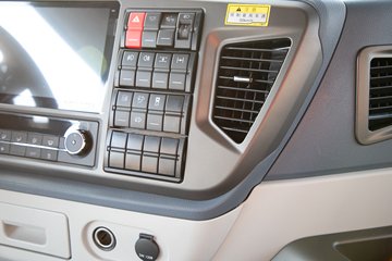 �ൺ���JH6 ������ 12.5L���� 580���� 6X4 һ�����12�� ǣ����ͼƬ