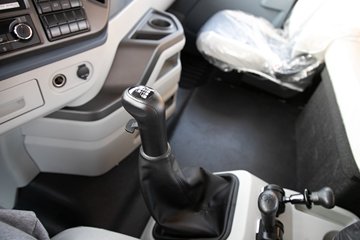 �ൺ���JH6 ������ 12.5L���� 580���� 6X4 һ�����12�� ǣ����ͼƬ