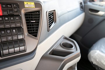 �ൺ���JH6 ������ 12.5L���� 580���� 6X4 һ�����12�� ǣ����ͼƬ