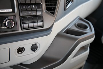 �ൺ���JH6 ������ 12.5L���� 580���� 6X4 һ�����12�� ǣ����ͼƬ