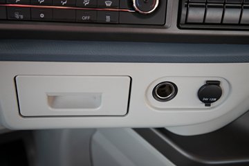 �ൺ���JH6 ������ 12.5L���� 580���� 6X4 һ�����12�� ǣ����ͼƬ