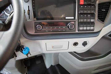 �ൺ���JH6 ������ 12.5L���� 580���� 6X4 һ�����12�� ǣ����ͼƬ