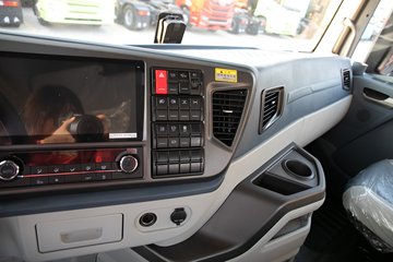 �ൺ���JH6 ������ 12.5L���� 580���� 6X4 һ�����12�� ǣ����ͼƬ