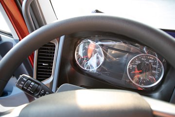 �ൺ���JH6 ������ 12.5L���� 580���� 6X4 һ�����12�� ǣ����ͼƬ