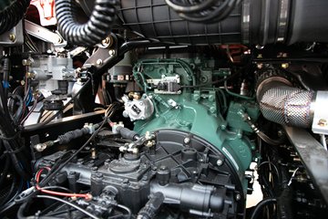 �ൺ���JH6 ������ 12.5L���� 580���� 6X4 һ�����12�� ǣ����ͼƬ