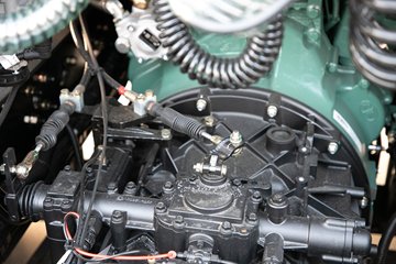 �ൺ���JH6 ������ 12.5L���� 580���� 6X4 һ�����12�� ǣ����ͼƬ