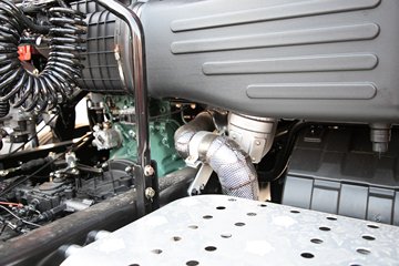 �ൺ���JH6 ������ 12.5L���� 580���� 6X4 һ�����12�� ǣ����ͼƬ